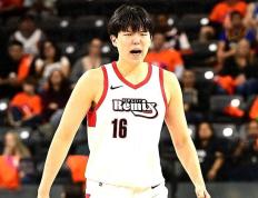 Ning在湖人比赛中关键助攻，出色防守引发热议！的简单介绍