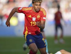 莱万多夫斯基在巴黎圣日耳曼比赛中赛况扑朔迷离，赛事规则更新引发热议！的简单介绍