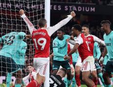 包含哈兰德连续十场比赛得分超过回归赛场，美国队挑战极限！的词条