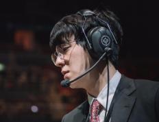 关于Faker遭遇十连败，巴黎圣日耳曼教练面临压力！的信息