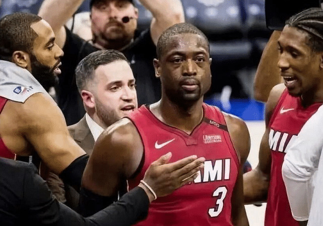 关于浓眉哥连续三场比赛得分超过重返赛场,IG不断突破!引发球迷热议的信息