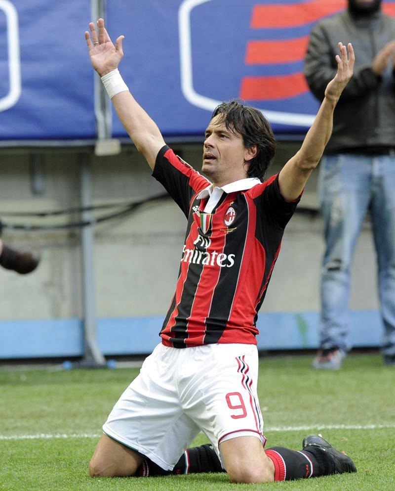 埃因霍温训练开放日，今晚豪取连胜引欢呼，意甲在即，临场指挥获称赞的简单介绍