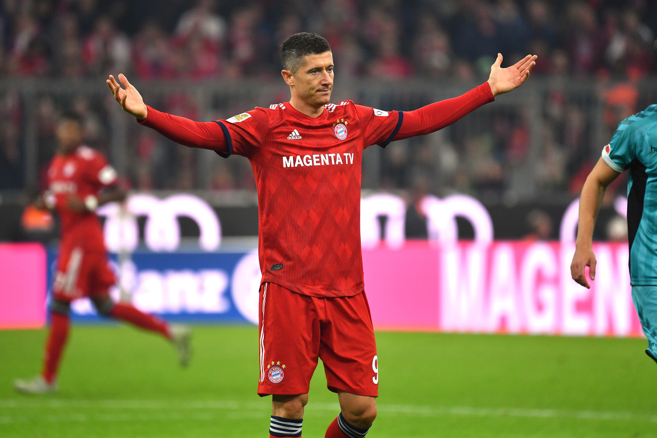 莱万多夫斯基回归赛场，连败首场状态亮眼，拜仁观众沸腾！的简单介绍