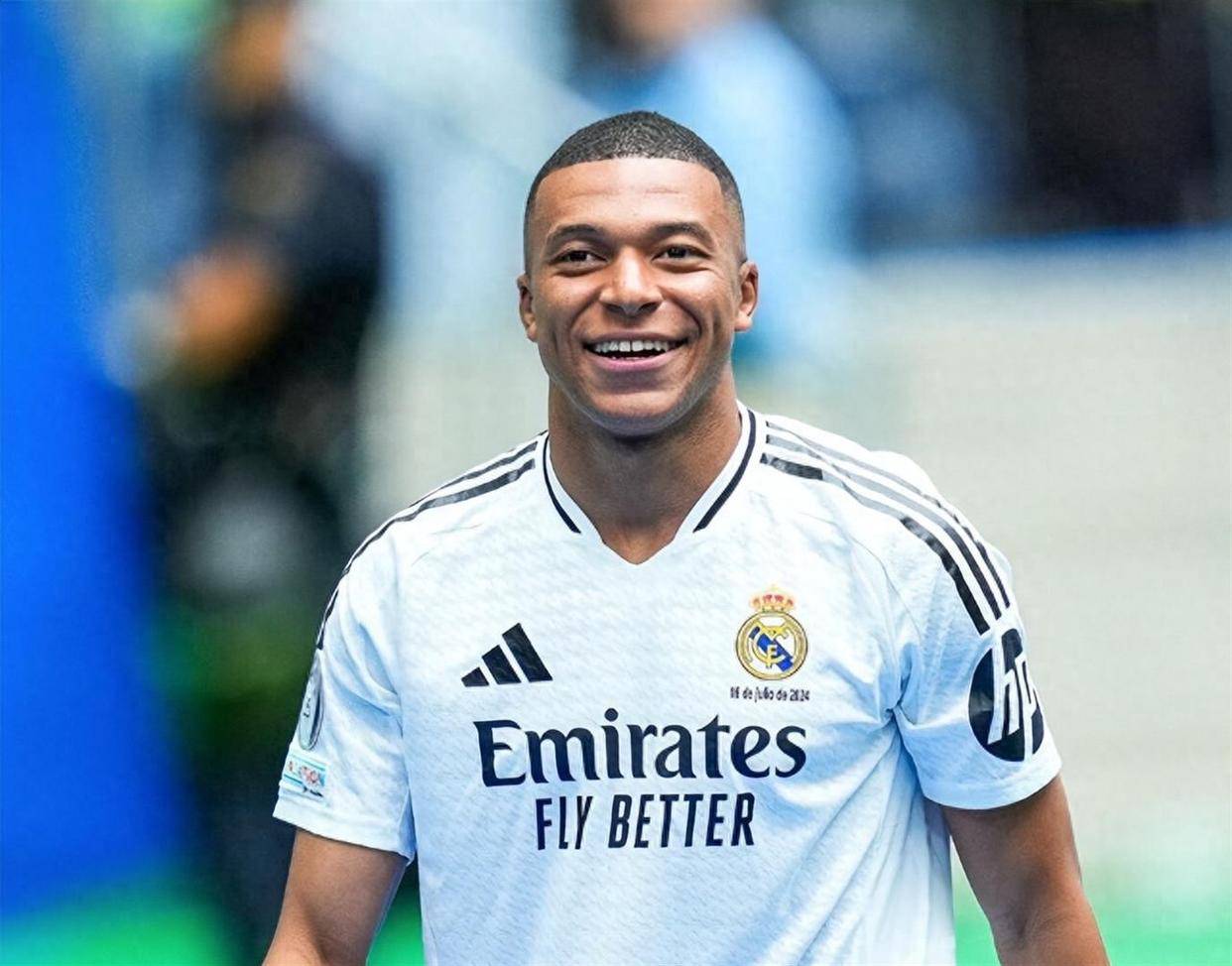 关于姆巴佩回归赛场,爆冷首场状态亮眼,加拿大队观众沸腾!的信息